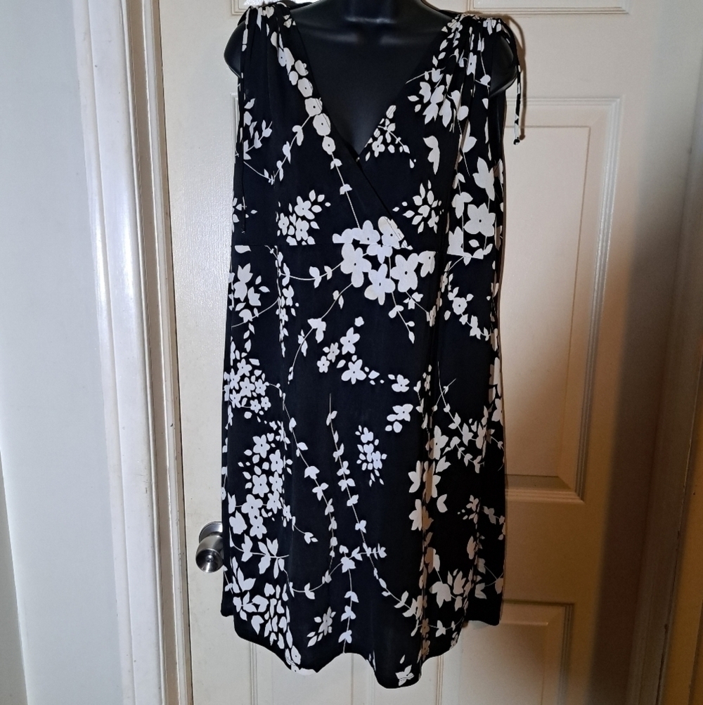 Taboo floral dress 5/$25